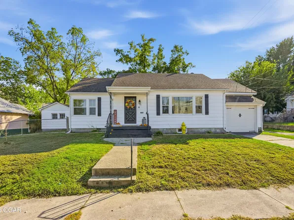 110 E 9th St, Carthage, MO 64836