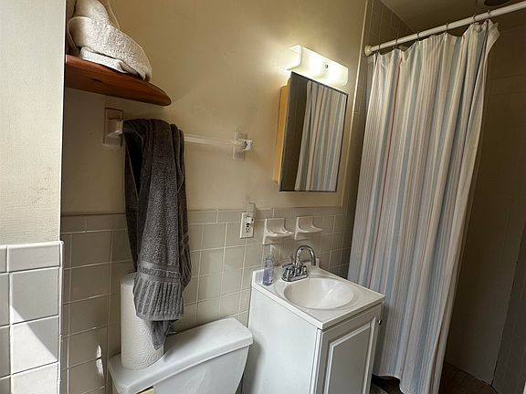 4th image of 267 8th St #3
