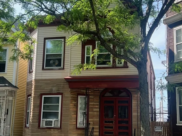818 Saratoga St, East Boston, MA 02128