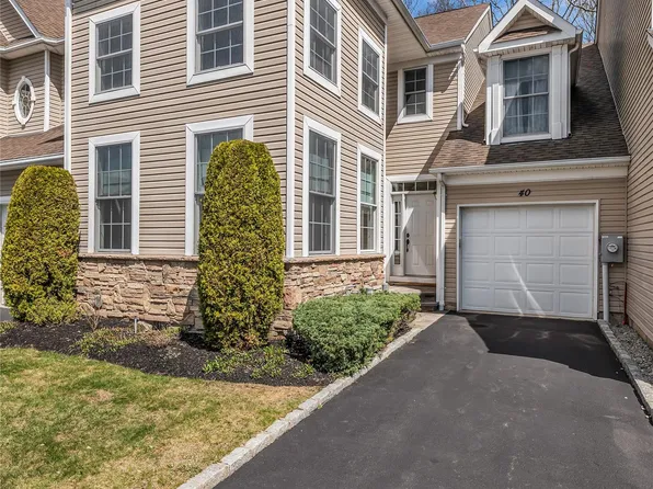 40 Eagle Circle, Bohemia, NY 11716