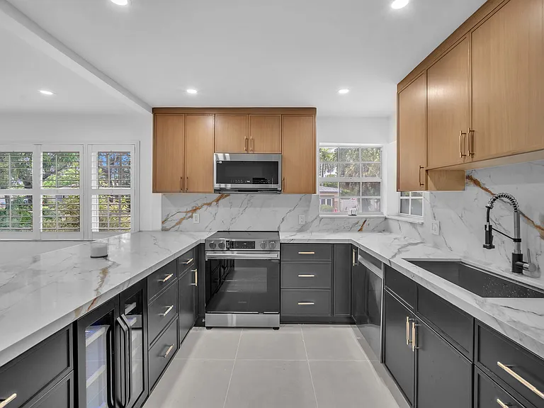 5148 SW 28th Ter — Photo 20