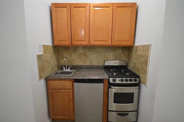 Rented by Universal Realty Group | media 11