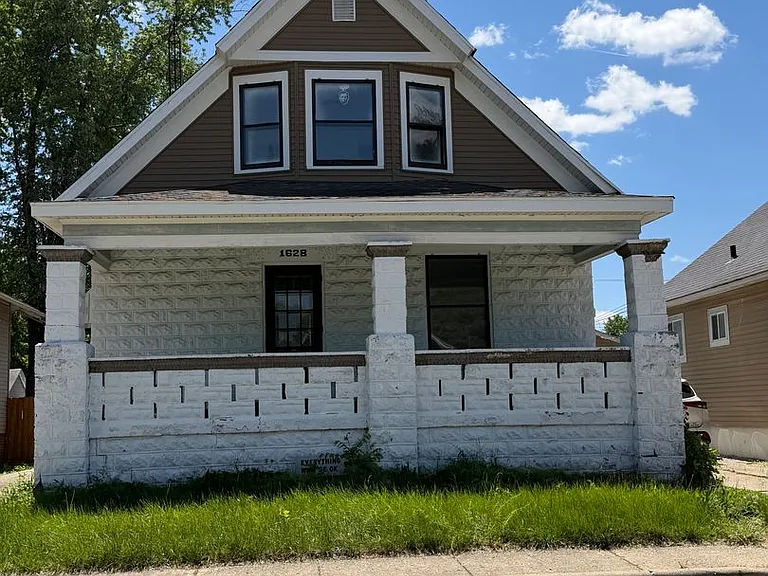 1628 E Converse Ave — Photo 1
