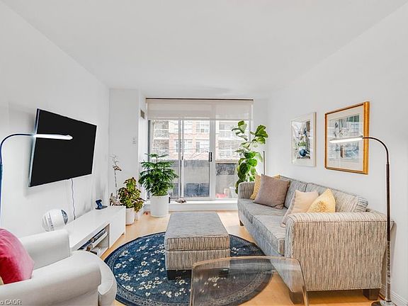 4th image of 18 Stafford St E #202