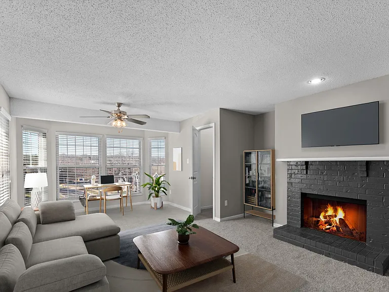 The Bishop (Renovated) - 1 Bed / 1 Bath - 793-837 Sq.Ft.