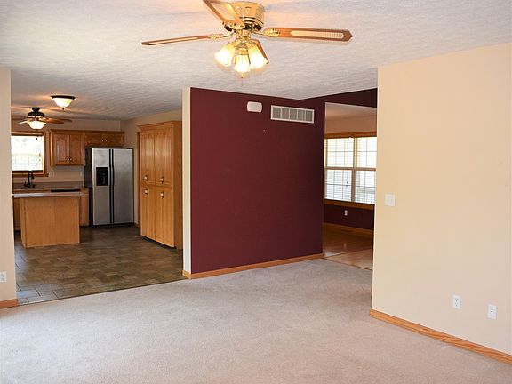 5th image of 110 Dogwood Cir
