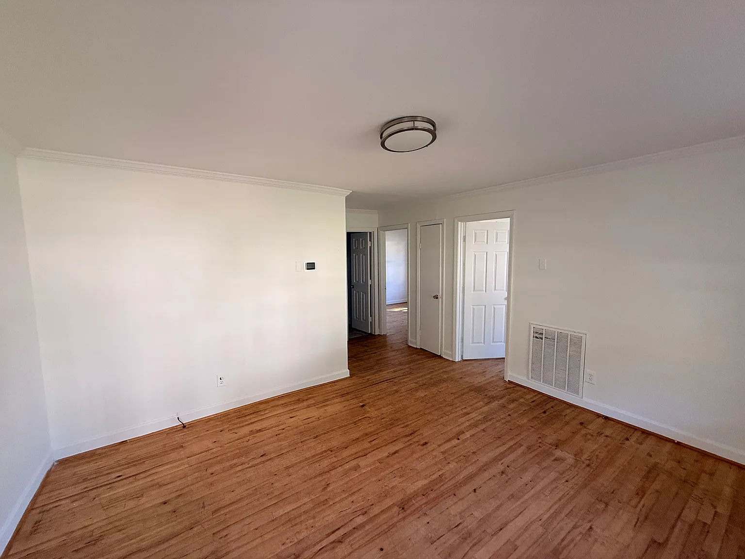 2 bed, 700 sqft, $1,100 — Photo 2