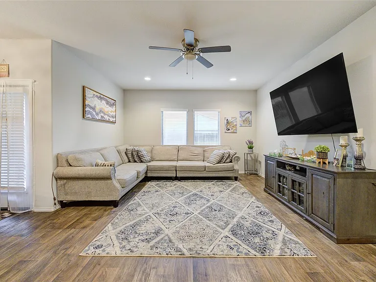1615 Goose Island Ln — Photo 16