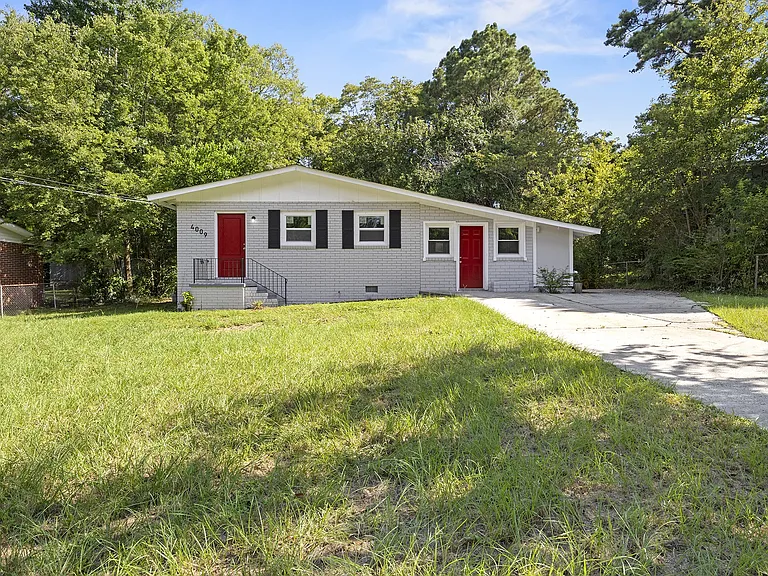4009 Lindwood Dr — Photo 1