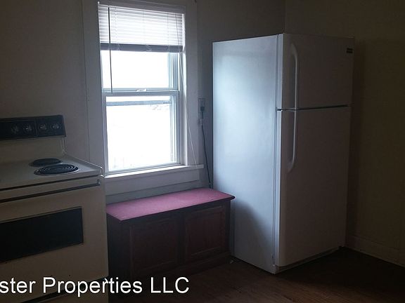 2nd image of 610 S Oakland Ave