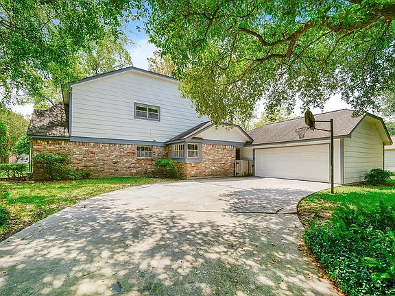 Driveway leading to the oversized attached/detached two car garage.