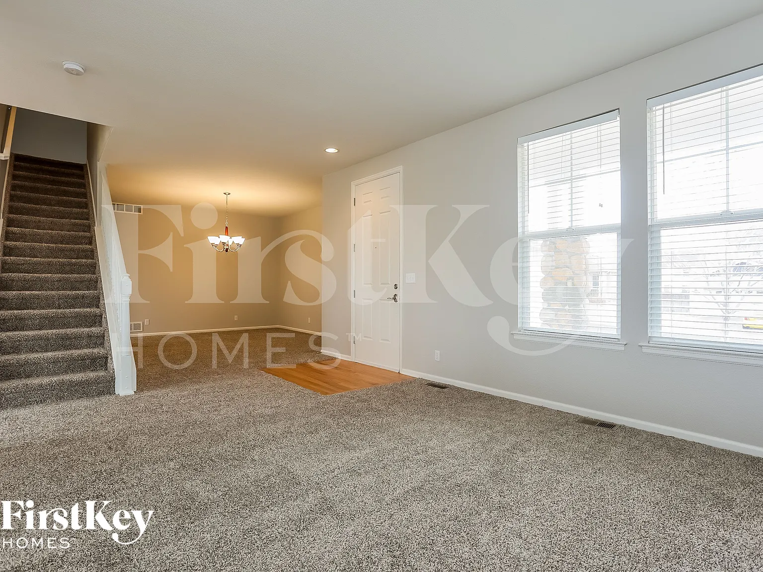 3 bed, 2.5 bath, 2422 sqft, $3,740 — Photo 3