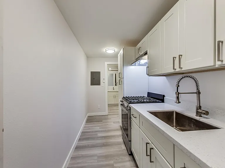 Laurel Haus — Photo 22