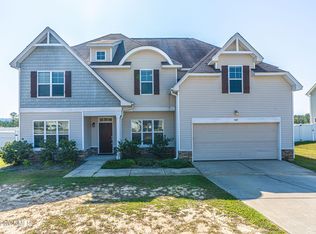 909 Highgrove Dr, Spring Lake, NC 28390