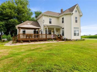 5044 Rolling Acres Rd, Walker, IA 52352