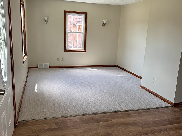 1520 Robbins Ave — Photo 6