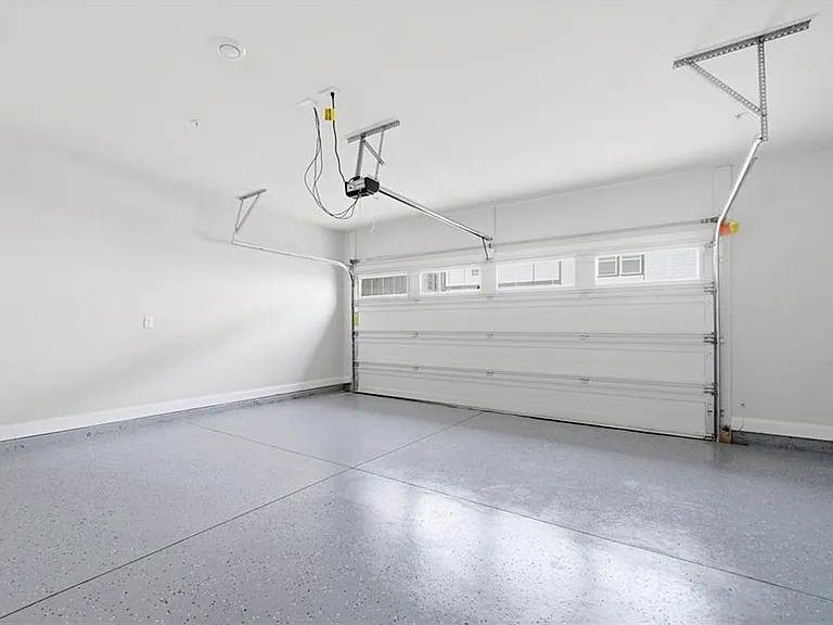 407 Lincoln St — Photo 12