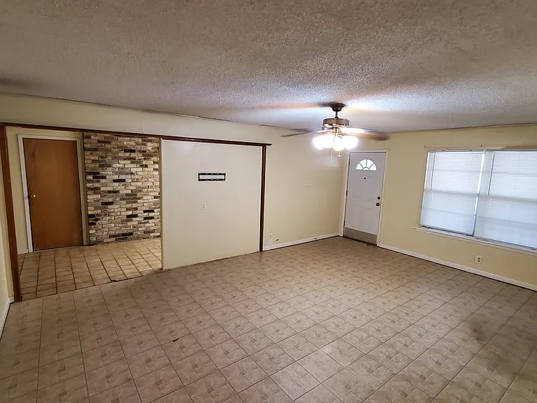 705 N Overlook Dr — Photo 3