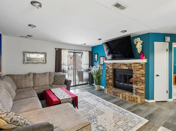 4829 86th St APT 19, Urbandale, IA 50322