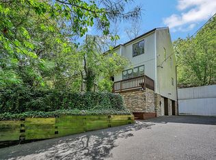 324 Bread And Cheese Hollow Rd, Northport, NY 11768