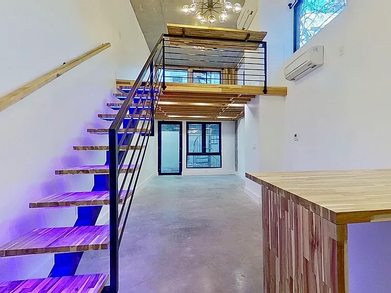 27 Montrose Ave #11 — Photo 16