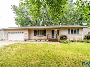 2004 E Tricia Ln, Sioux Falls, SD 57103