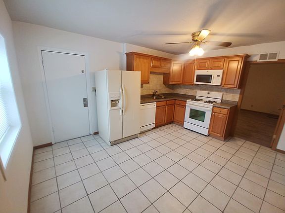 4th image of 1906 Colby Ln #3
