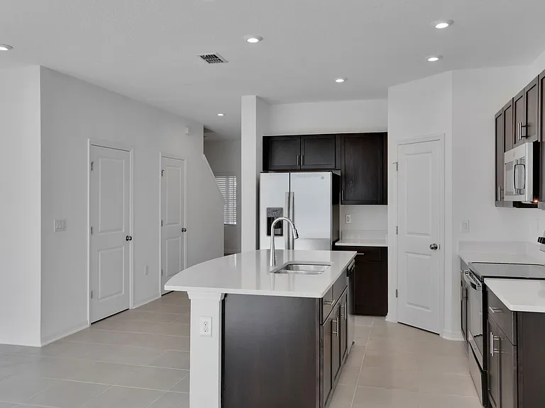 298 Anthony Dr — Photo 3