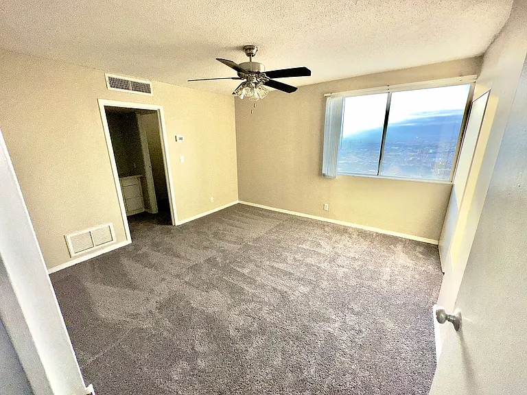The Regency Apartments — Photo 130
