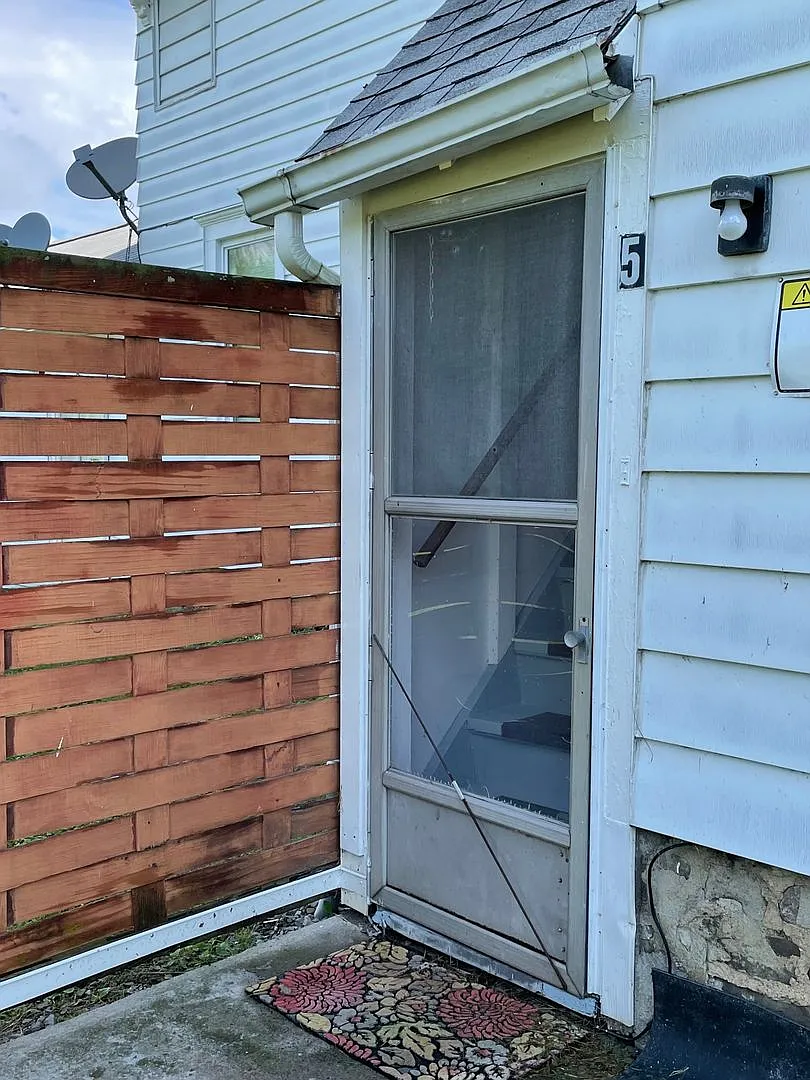 6395 Lakeshore Road — Photo 3