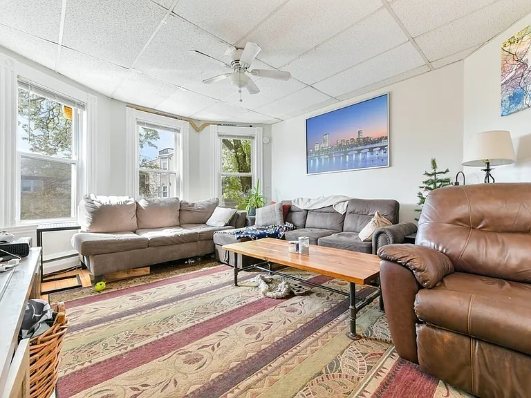 748 E 3rd St #2 — Photo 3