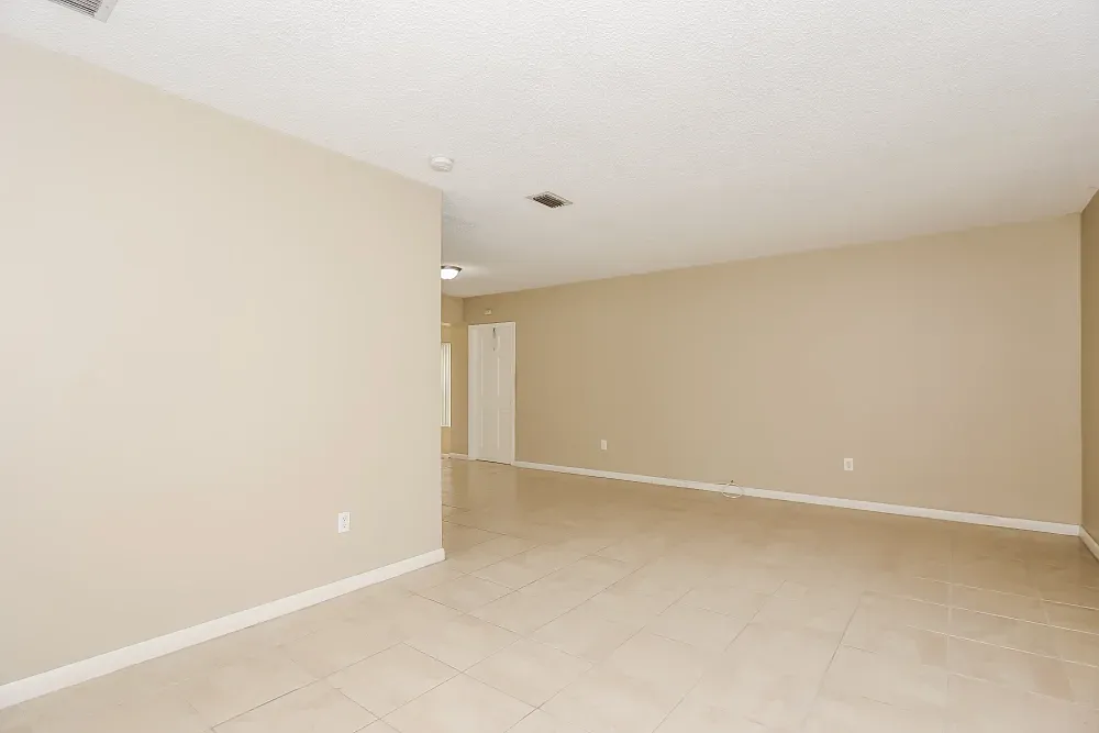3 bed, 1950 sqft, $3,170 — Photo 4