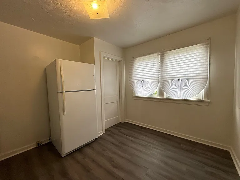 1091 N Oakcrest Ave — Photo 7