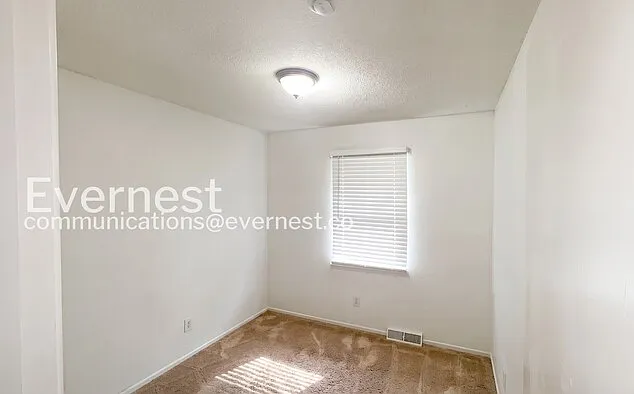 1821 S Speas Dr — Photo 10