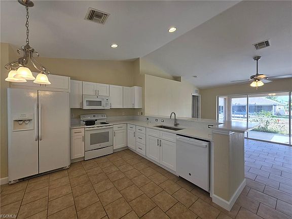 5th image of 4401 NE 21st Ct