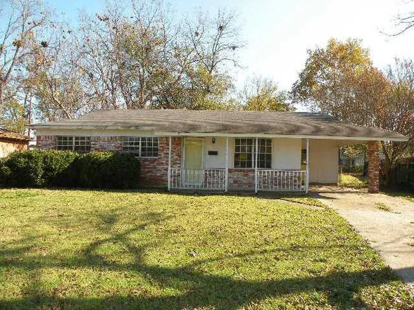 3304 Black Lake Cir, Bossier City, LA 71112