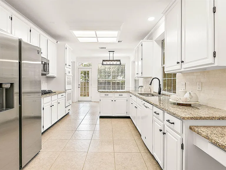 8 Greentwig Pl — Photo 15