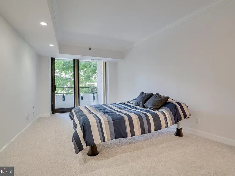 1200 Crystal Dr #411 — Photo 18