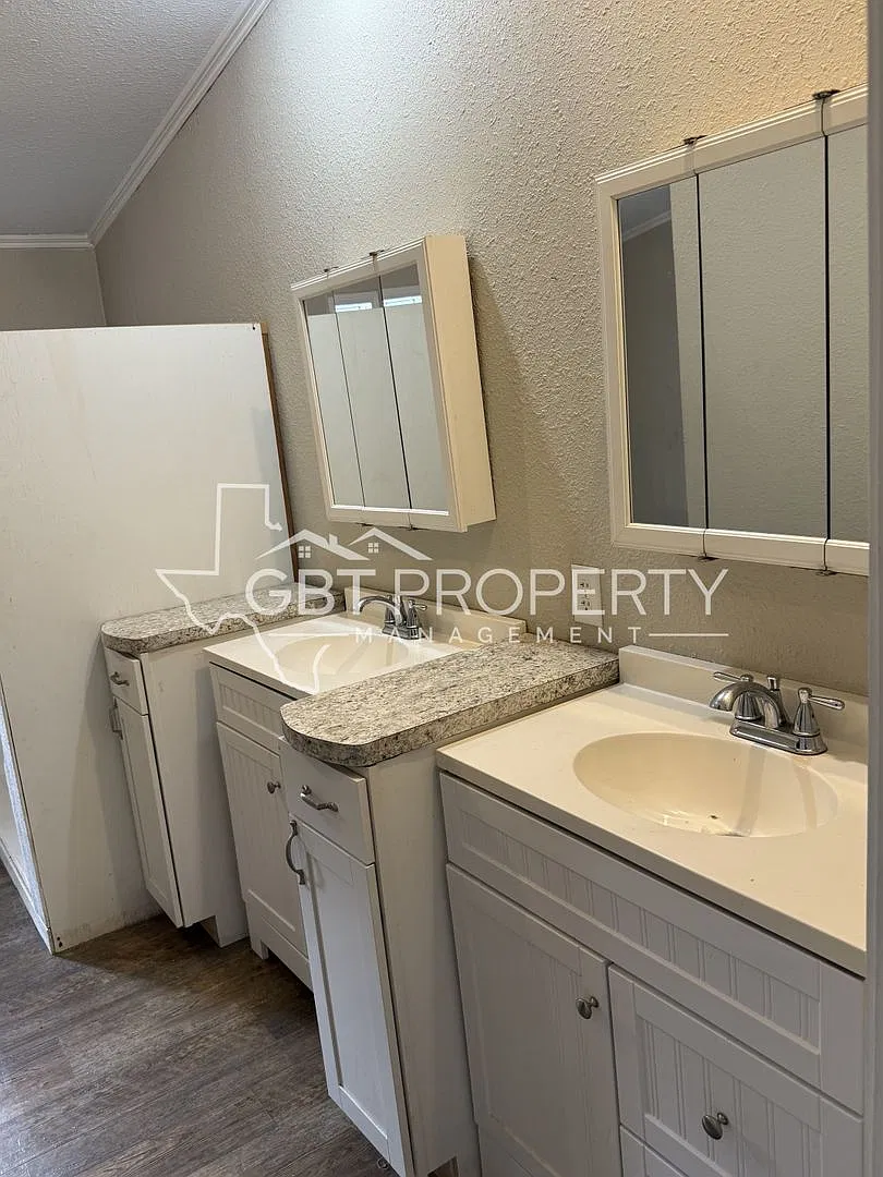 Coleto Creek Mobile Home Park — Photo 4