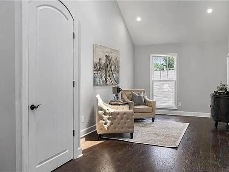 984 Dill Ave SW — Photo 4