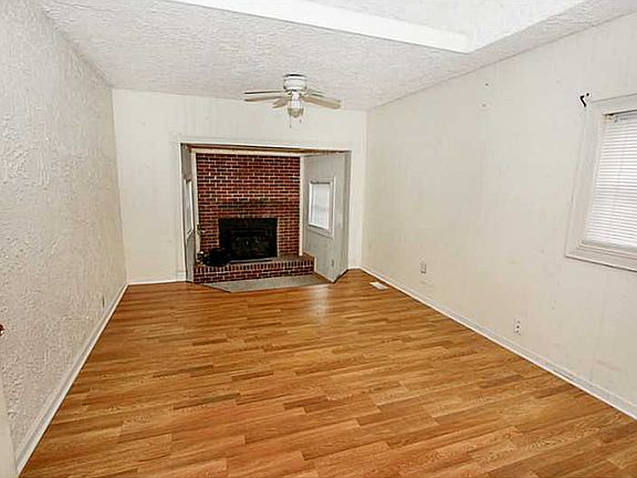 4th image of 717 Essex Park Dr