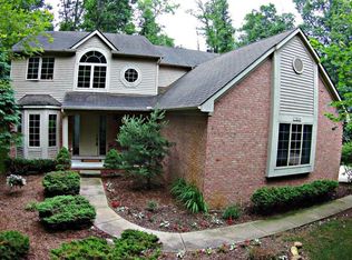 7824 Turnberry Dr, Whitmore Lake, MI 48189