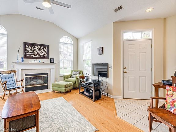 2nd image of 611 Crossings Cir