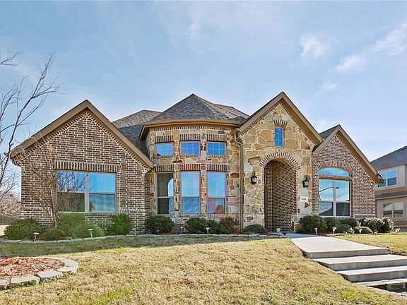 3rd image of 816 Saddlebrook Dr