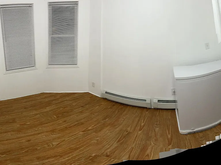140 W 3rd St #1 — Photo 6