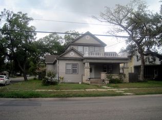 502 E College St, Seguin, TX 78155
