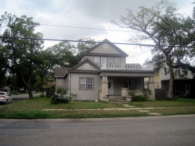 502 E College St, Seguin, TX, 78155