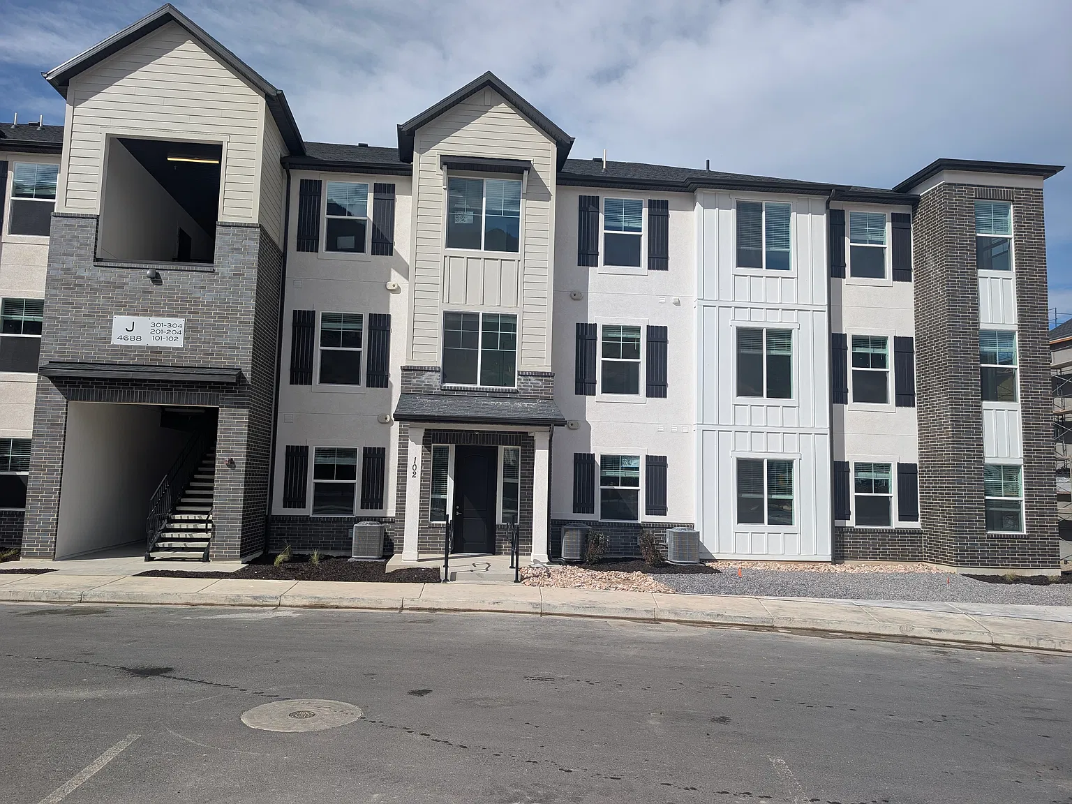 4688 S 710 W — Photo 1