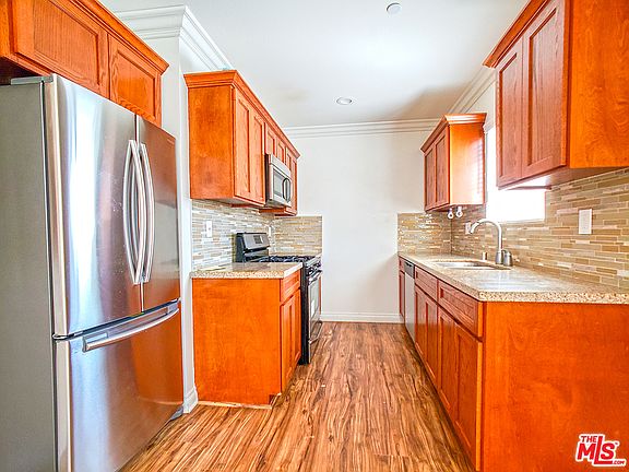 2nd image of 1144 1/2 S Mariposa Ave