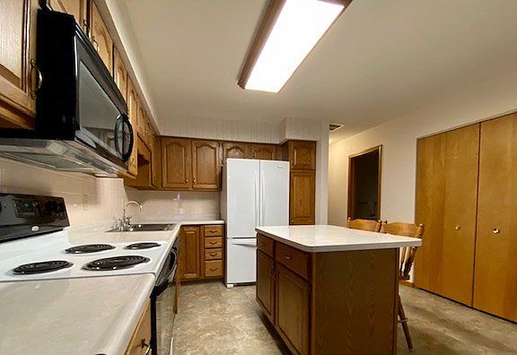 3rd image of 952 Avalon Dr